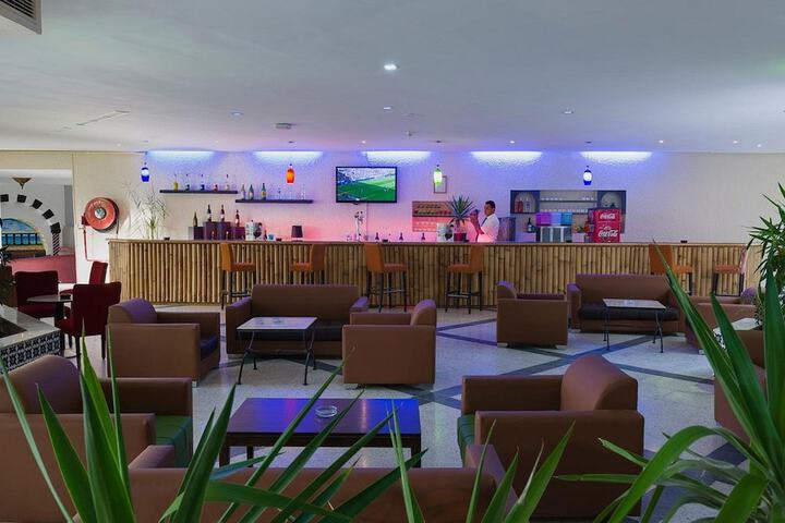 Lounge 29 of 43