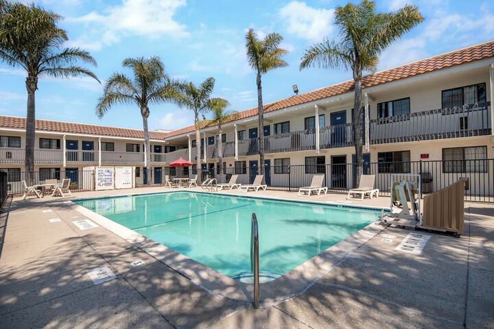Pool Hotel