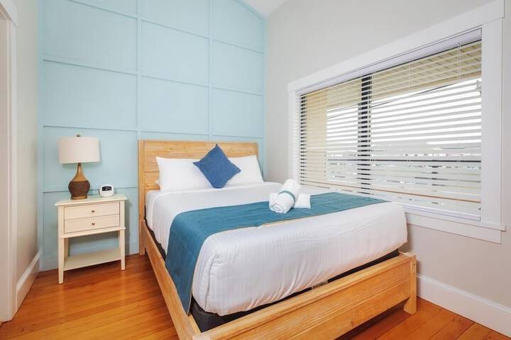 Room 9 of 28