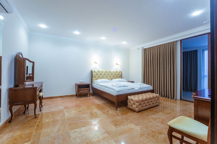 Room 6 of 49