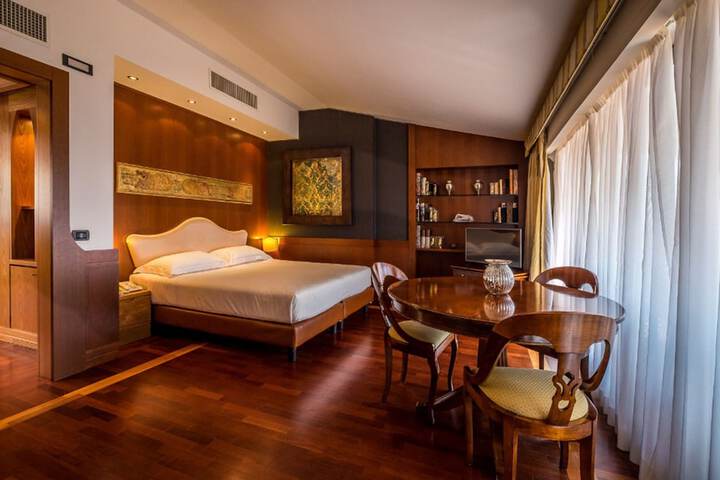 Room 10 of 42