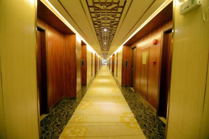 Ballroom/Hall 28 of 32