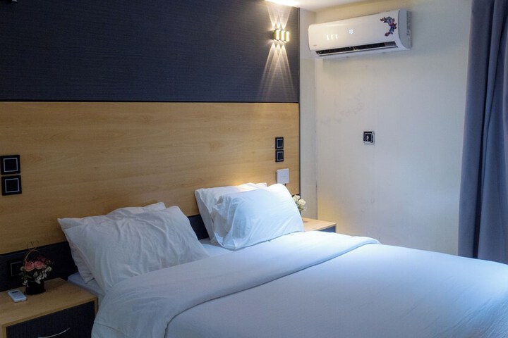 Room 3 of 66