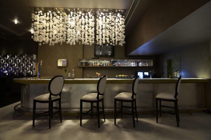 Lounge 99 of 133