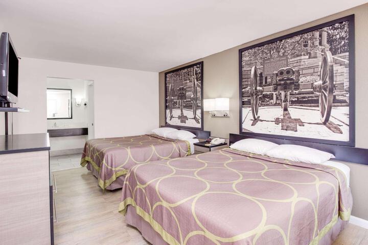 2 Queen Beds (5 of 6)