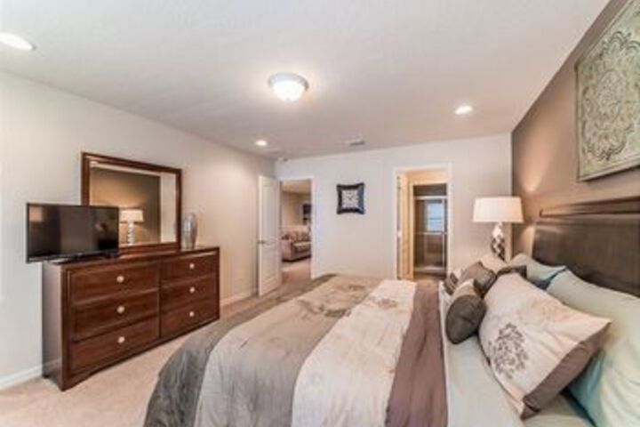 Room 4 of 10