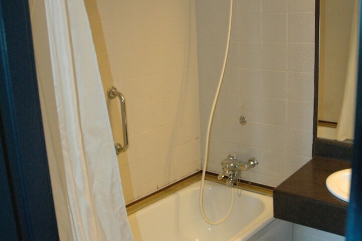 Room 8 of 24