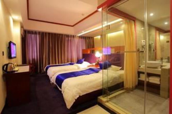 Room 6 of 32