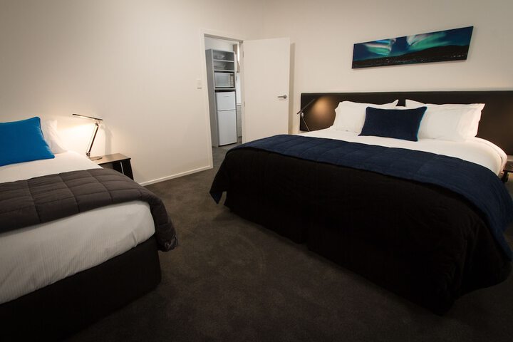 Room 6 of 63
