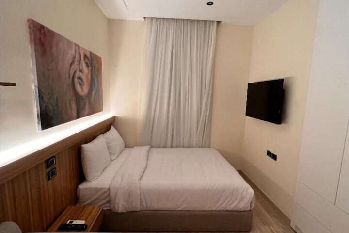Room 44 of 101