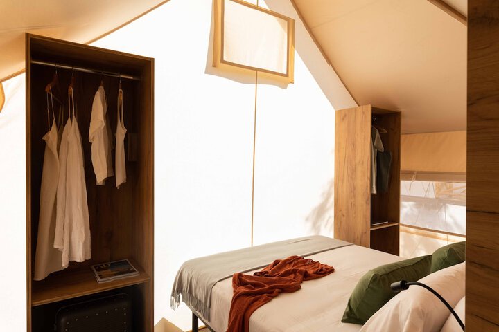 Room 5 of 75