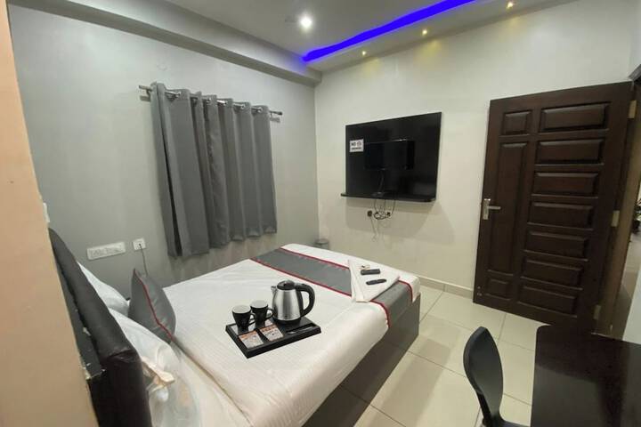 Room 13 of 30