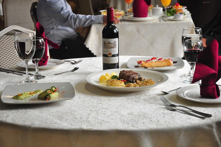 Dining 70 of 83