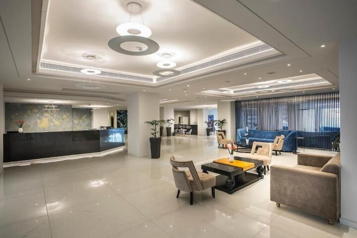 Entrance & Lobby