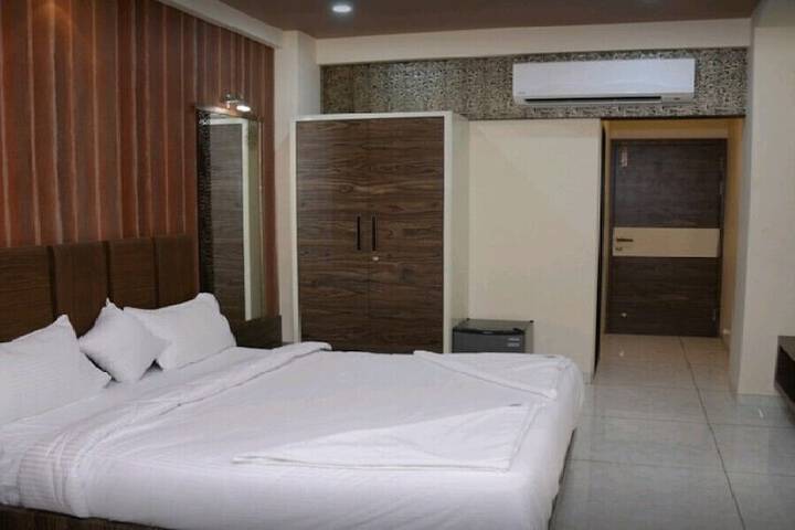 Room 12 of 13