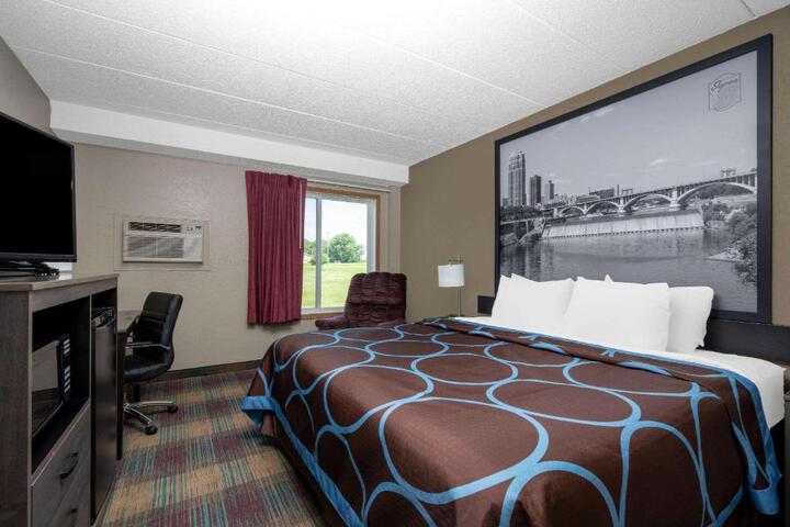1 King Bed (12 of 18)