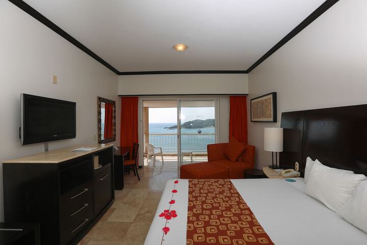 Room 3 of 43
