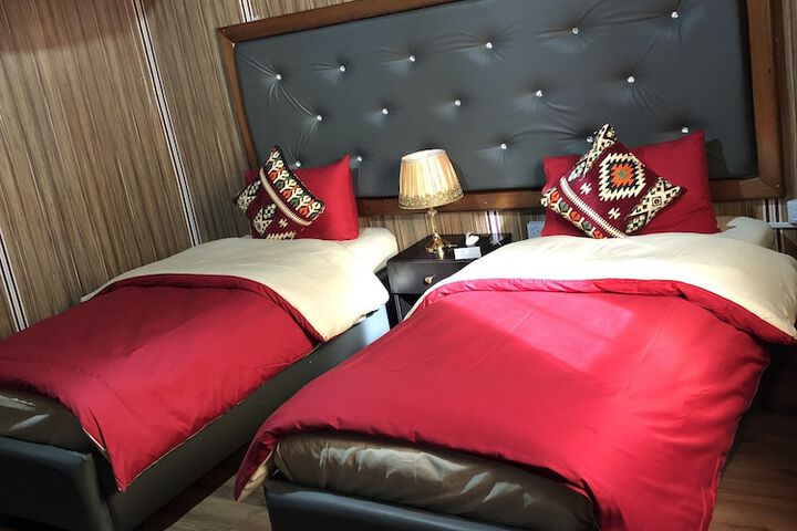 Room 6 of 38