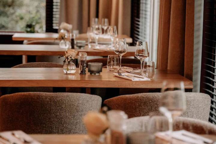 Dining 60 of 103