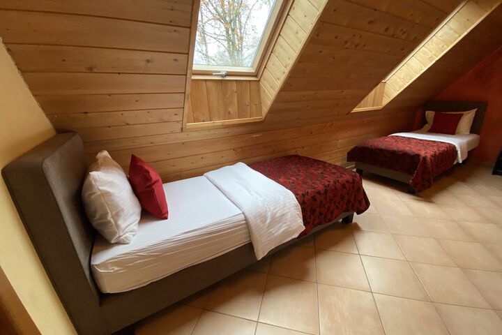 Room 8 of 39