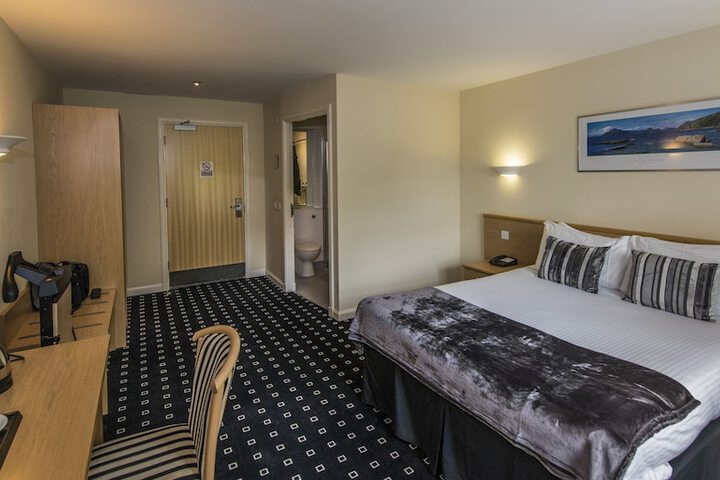 Room 4 of 40