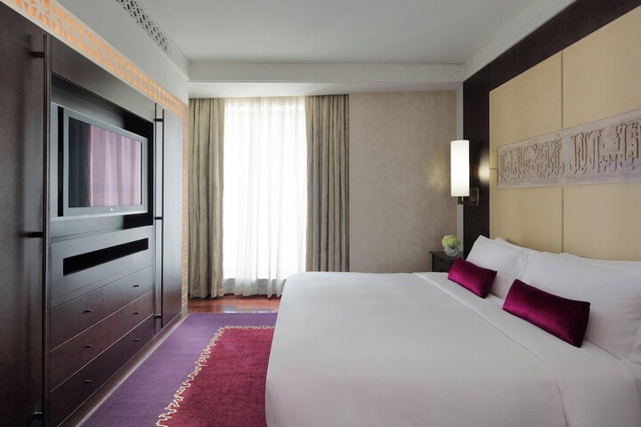 Room 32 of 154