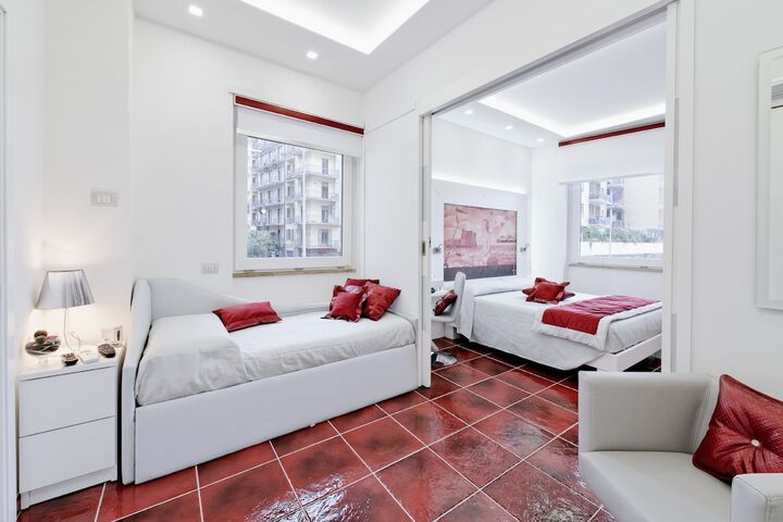 Room 4 of 32