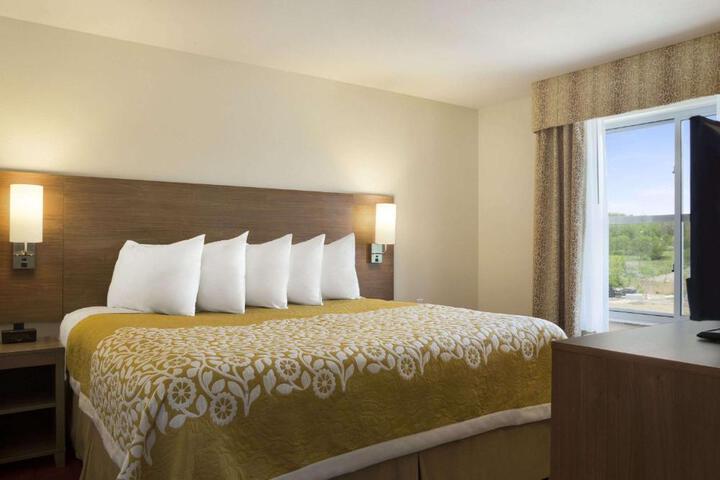1 King Bed (6 of 11)