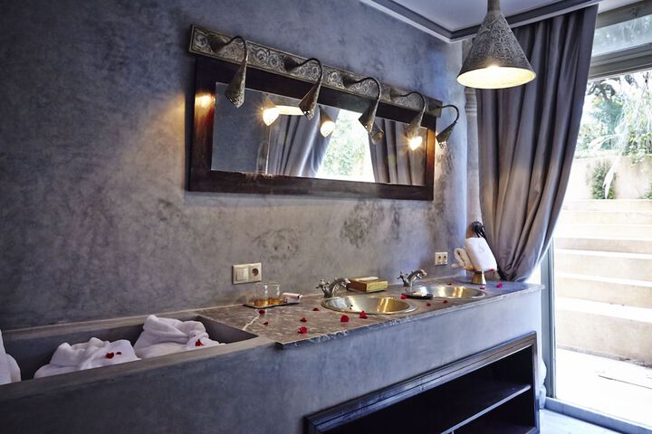 Room 32 of 50