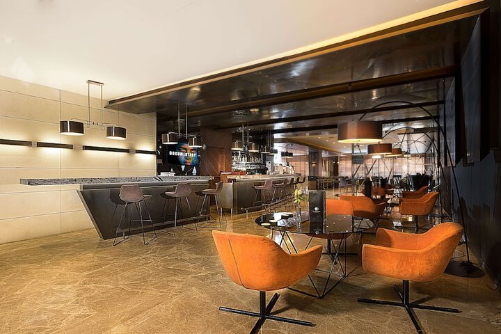 Lounge 52 of 66