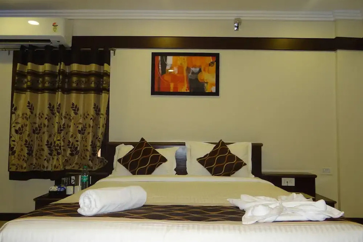 Room 6 of 10