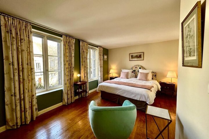 Room 3 of 12