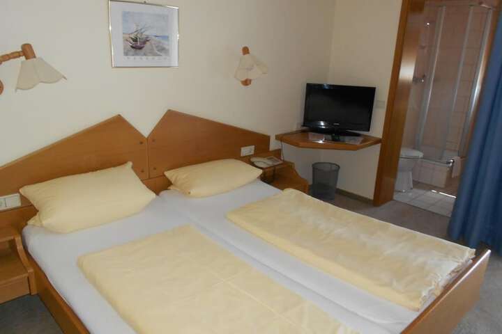 Room 15 of 44