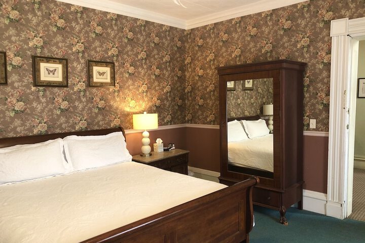 Room 4 of 56