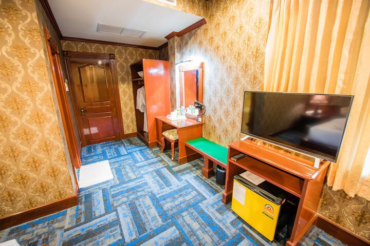 Room 6 of 31