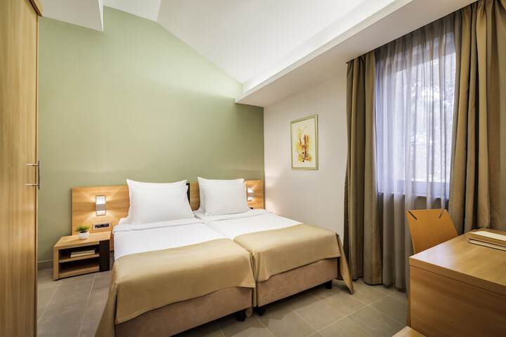 Room 5 of 70