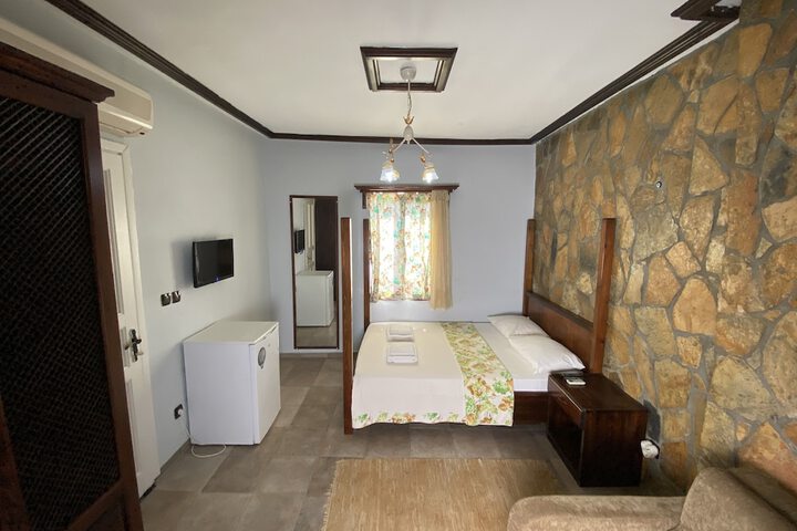 Room 2 of 39