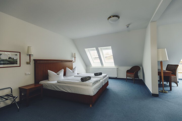 Room 3 of 34