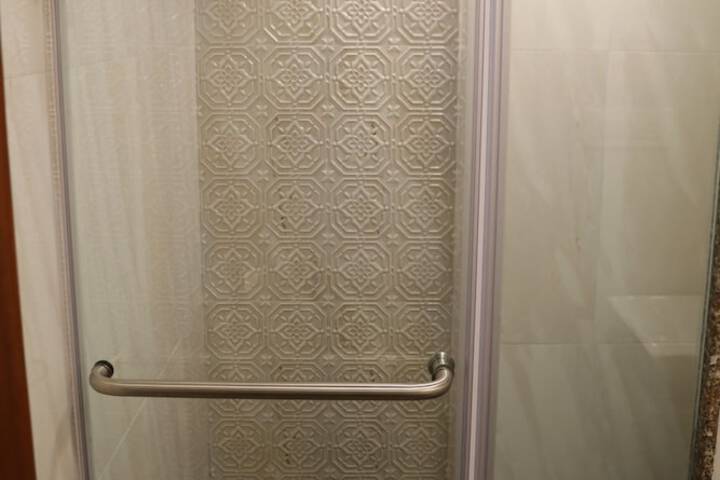 Room 68 of 97