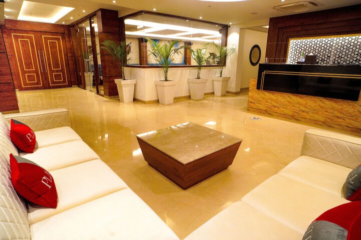 Business Center 22 of 23