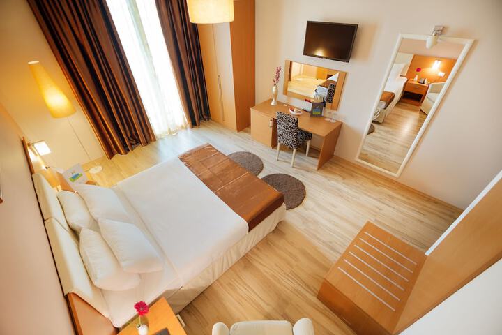 Room 10 of 51