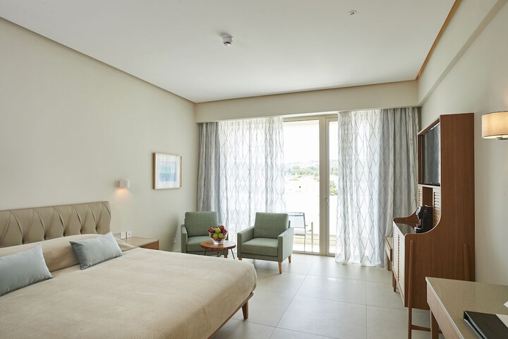 Room 6 of 44