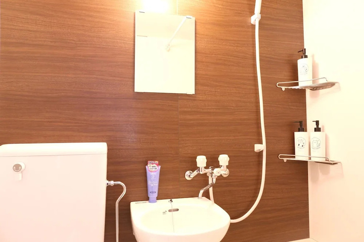 Room 8 of 25