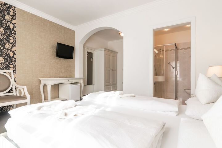 Room 18 of 101