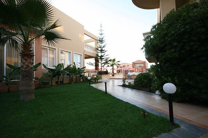 Hotel Exterior 66 of 78
