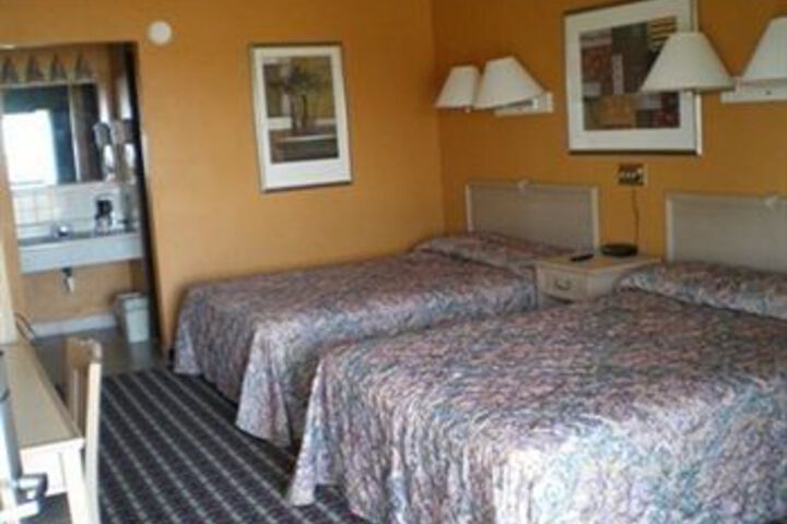 Room 6 of 11