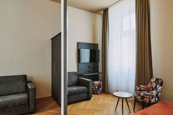 Room 28 of 39