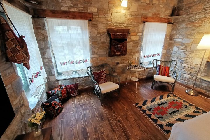 Room 10 of 85