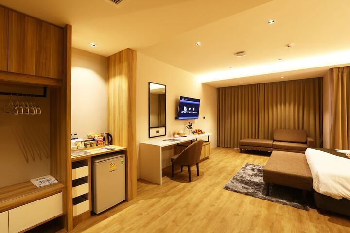 Room 12 of 121