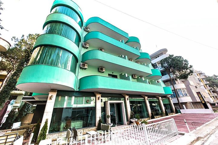Western Star Hotel in Durrës